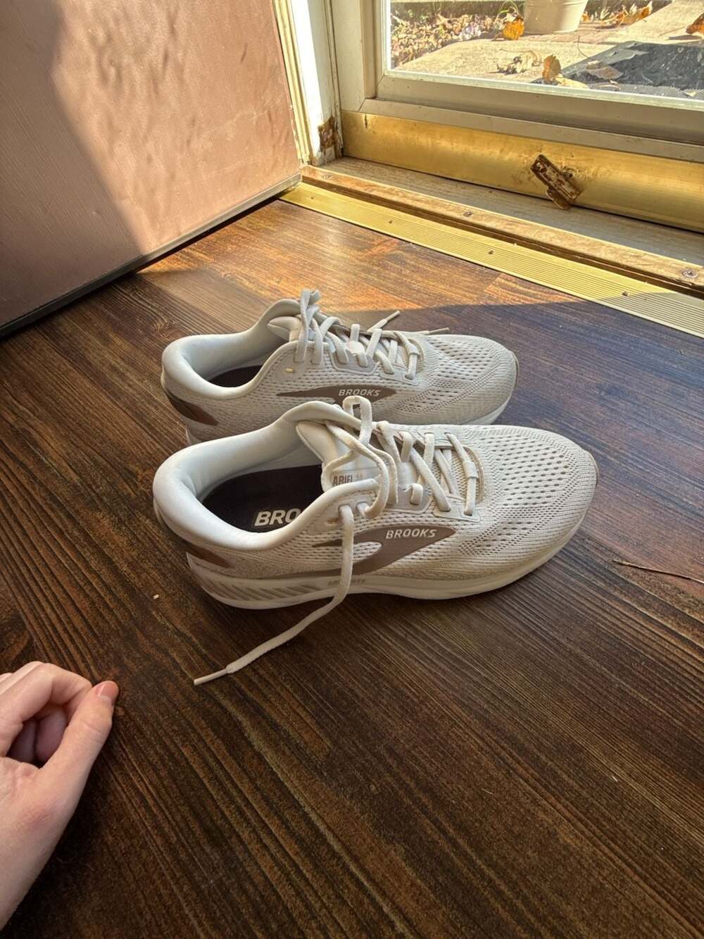 Brooks Ariel GTS 24 Running Shoes White